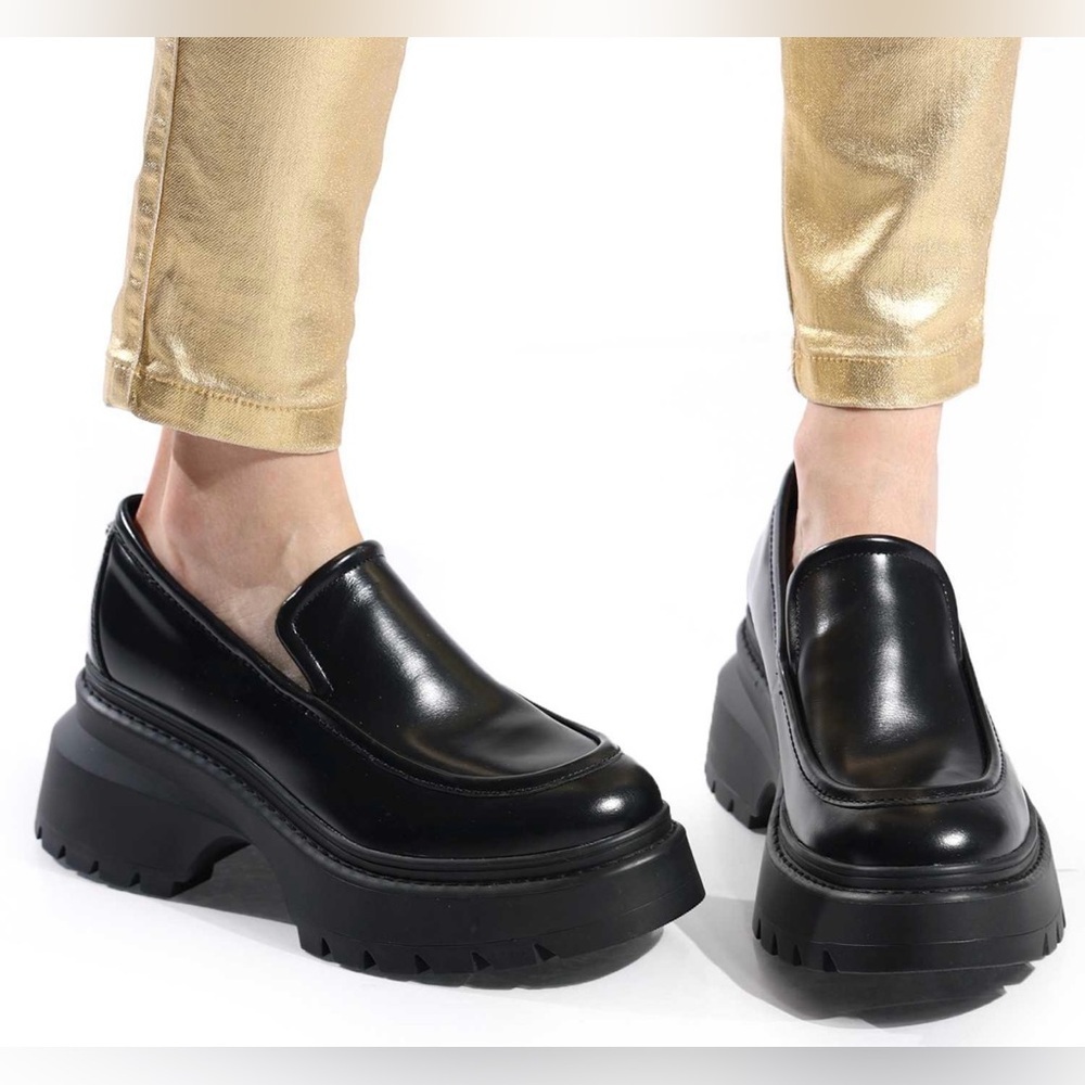 MICHAEL MICHAEL KORS
Shiloh Leather Loafer  Black Size 8.5